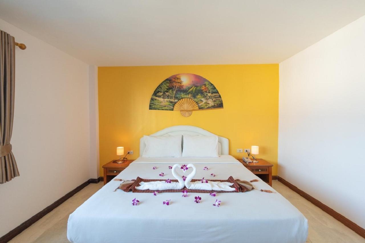 Bangla Star Hotel Phuket Esterno foto