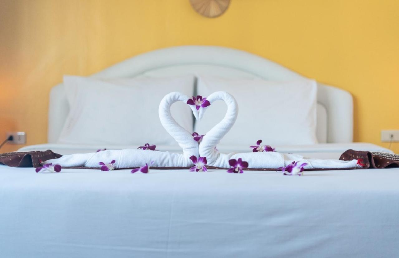 Bangla Star Hotel Phuket Esterno foto